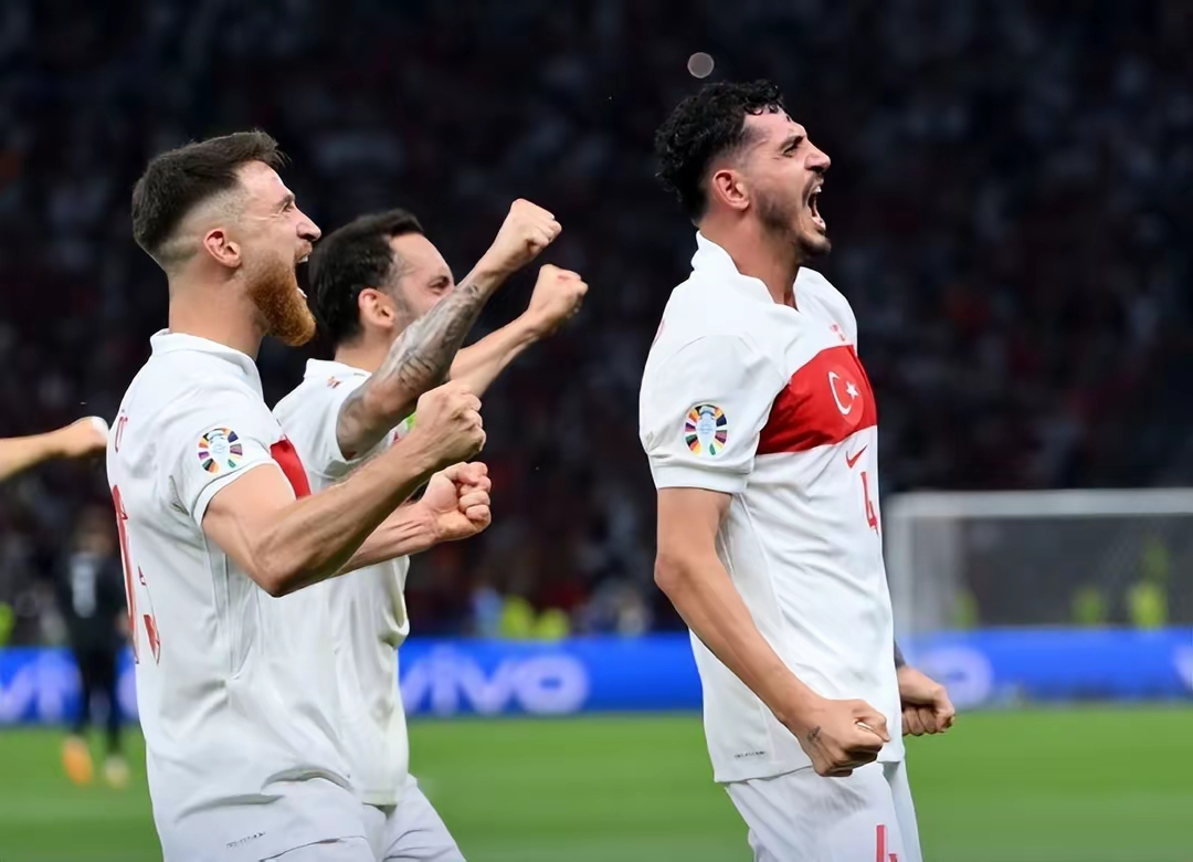 关于胜负存亡间激战中场激烈彷徨欧洲比赛场上的信息