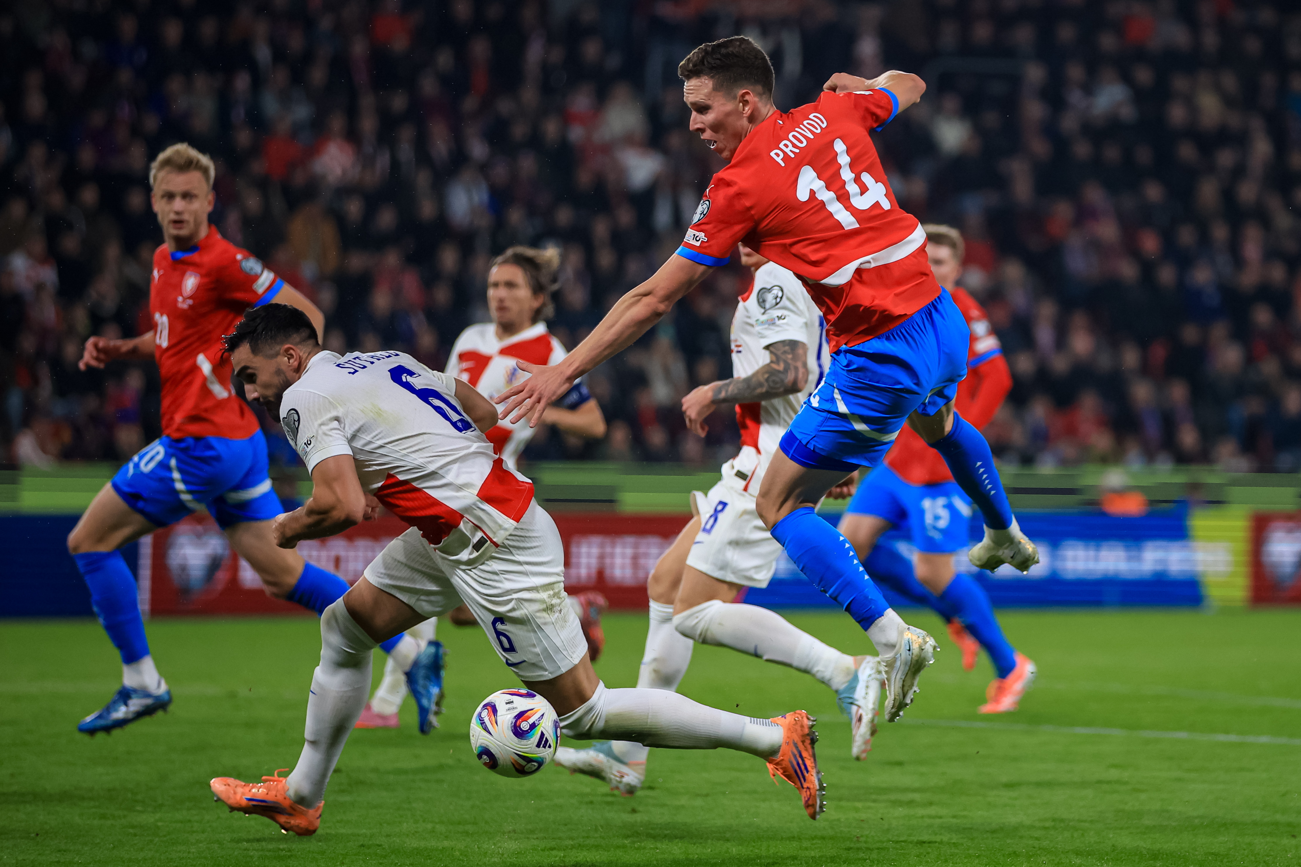 克罗地亚队遭遇连败，球员调整状态的简单介绍