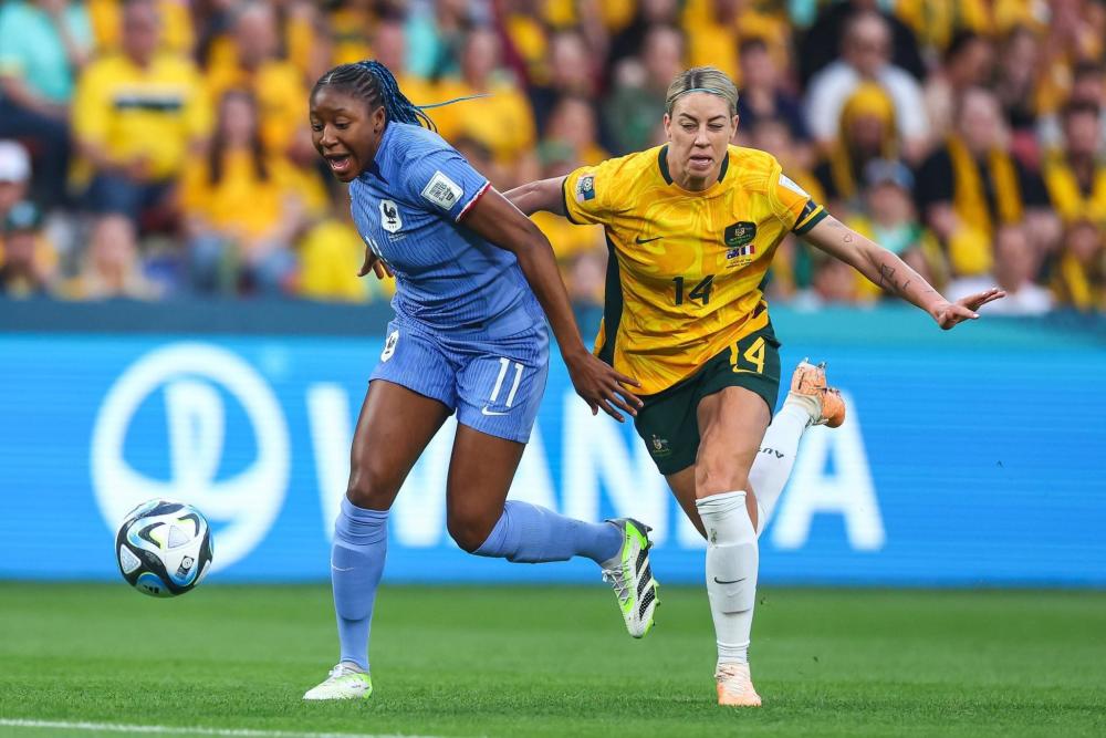 包含法国女足实力备受瞩目，战胜对手高唱胜利的词条